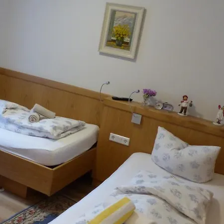 Nocleg ze śniadaniem Aussichtsbauernhofpension Hof Gretchens *